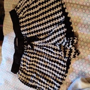 Crystal Vogue black and white pattern shorts with pockets!